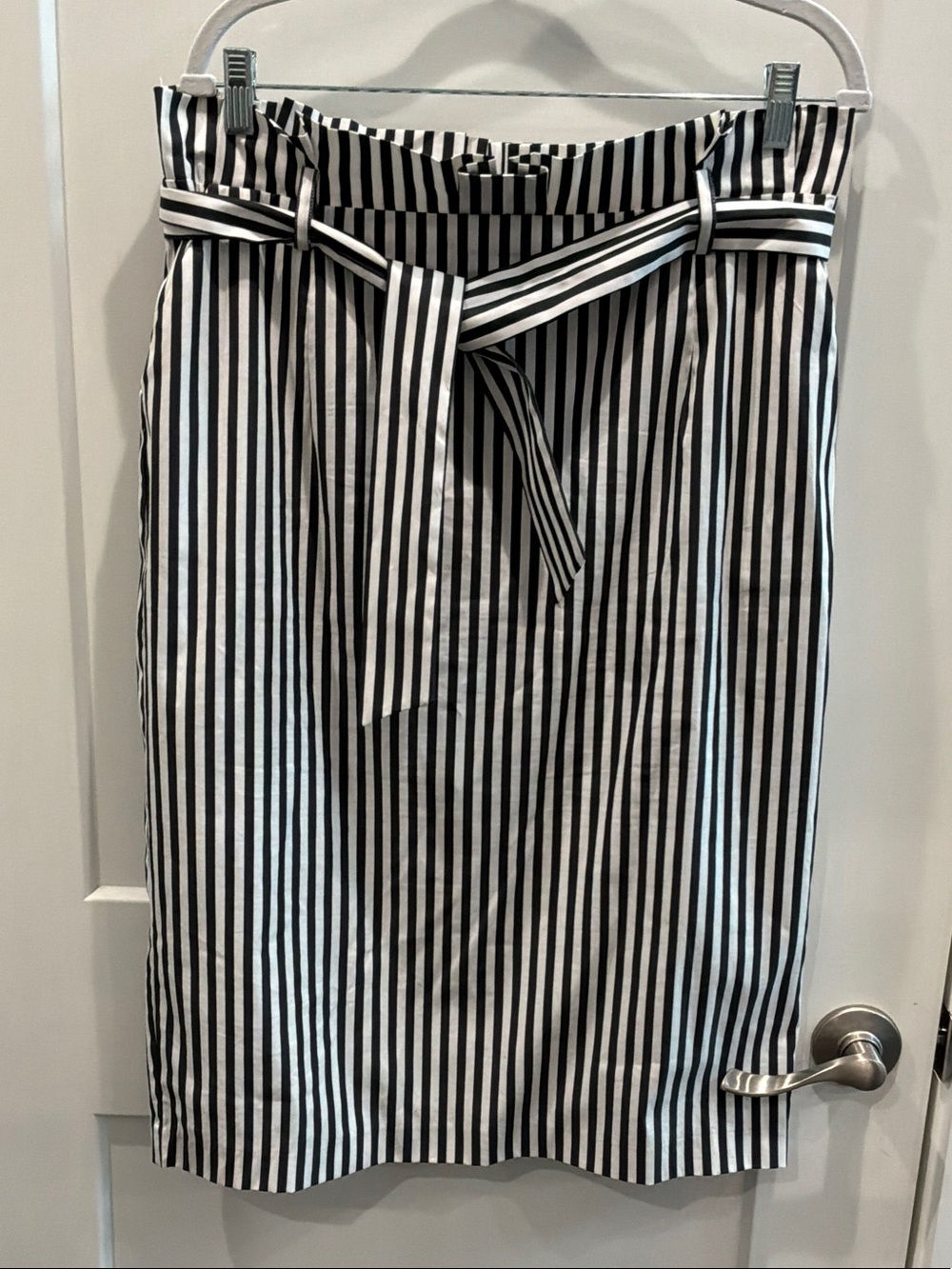 Eva Mendes Size 12 Black White Vertical Stripe Paperbag Waist Skirt Tie Lined
